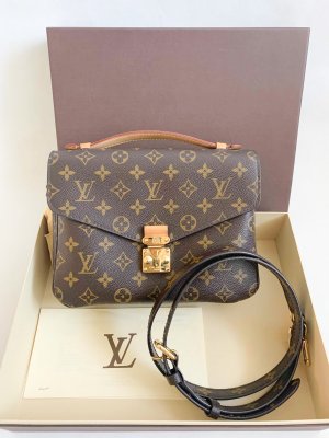 Louis Vuitton Pochette Metis Monogram Canvas