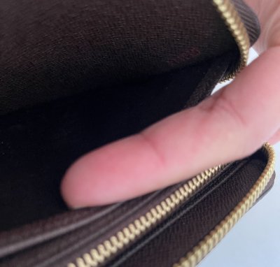 Louis Vuitton Zippy Wallet in Damier Canvas