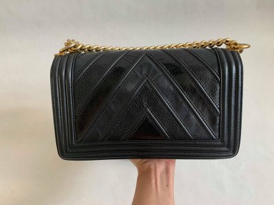 Chanel Boy Mediam 10 in Black Chevron Calf/Lamb Leather