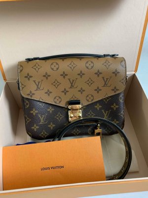 Louis Vuitton Pochette Metis
Monogram Reverse Canvas