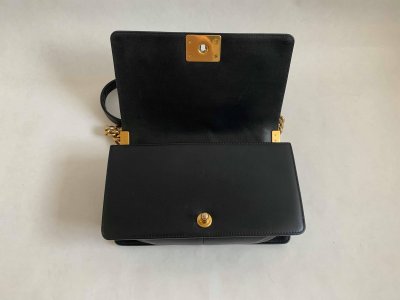 Chanel Boy Mediam 10 in Black Chevron Calf/Lamb Leather