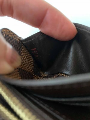 Louis Vuitton Sarah Wallet in Damier Canvas