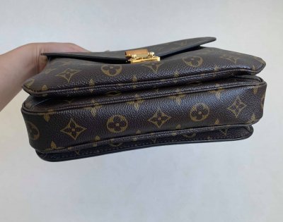 Louis Vuitton Pochette Metis Monogram Canvas