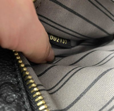 Louis Vuitton Pochette Metis Black Leather