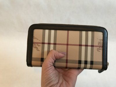 Burberry Zippy Wallet