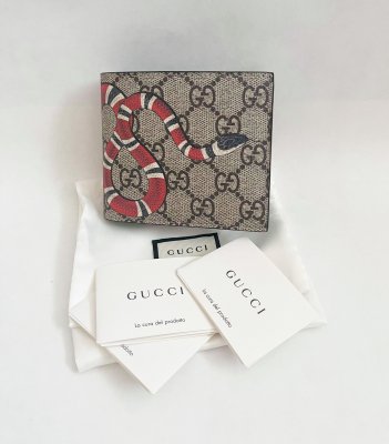 Gucci Wallet GG Supreme.