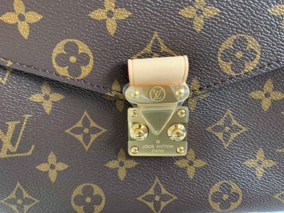 Louis Vuitton Pochette Metis Monogram Canvas