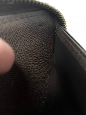 Louis Vuitton Zippy Wallet in Damier Canvas