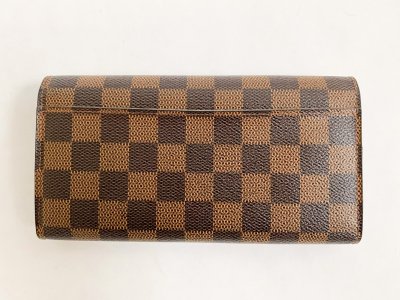 Louis Vuitton Sarah Wallet in Damier Canvas