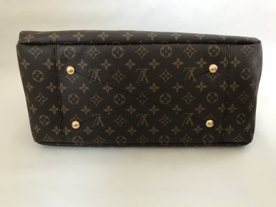 Louis Vuitton Artsy MM Monogram Canvas