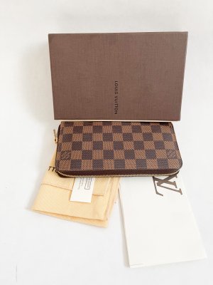 Louis Vuitton Zippy Wallet in Damier Canvas