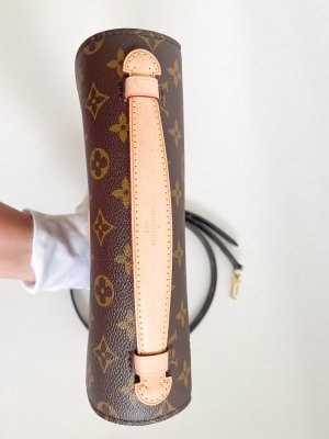 Louis Vuitton Pochette Metis Monogram Canvas