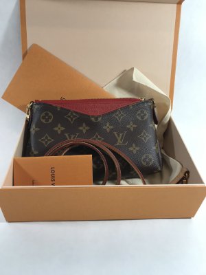 Louis Vuitton Pallas Clutch Monogram