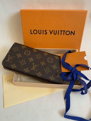 Louis Vuitton Zippy Wallet in Monogram Canvas