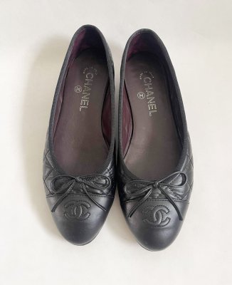 Chanel Ballet Flats in Black Aged Calfskin