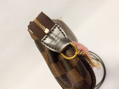 Louis Vuitton Eva Clutch Damier Canvas