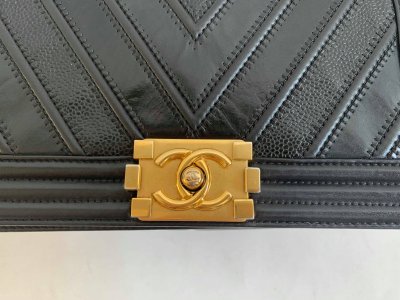 Chanel Boy Mediam 10 in Black Chevron Calf/Lamb Leather