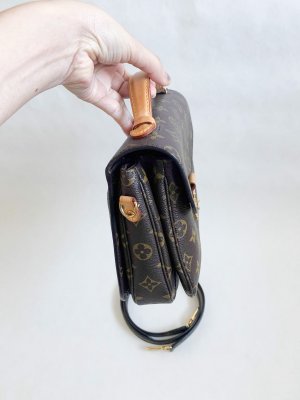 Louis Vuitton Pochette Metis Monogram Canvas