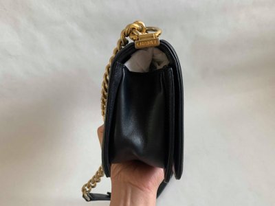 Chanel Boy Mediam 10 in Black Chevron Calf/Lamb Leather