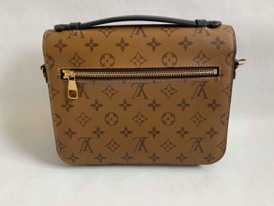 Louis Vuitton Pochette Metis
Monogram Reverse Canvas