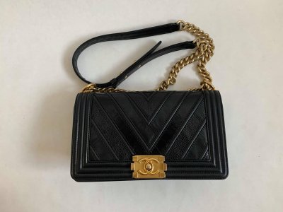 Chanel Boy Mediam 10 in Black Chevron Calf/Lamb Leather