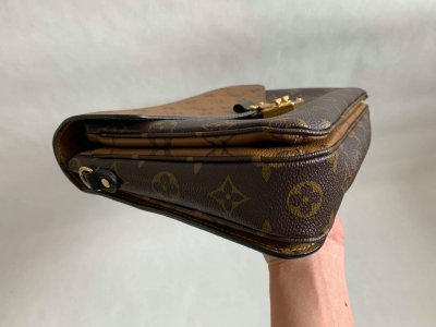 Louis Vuitton Pochette Metis
Monogram Reverse Canvas