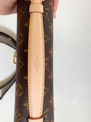 Louis Vuitton Pochette Metis Monogram Canvas