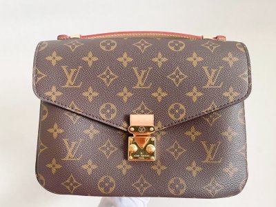 Louis Vuitton Pochette Metis Monogram Canvas