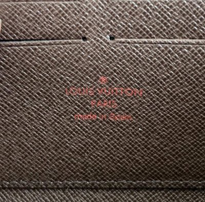 Louis Vuitton Zippy Wallet in Damier Canvas