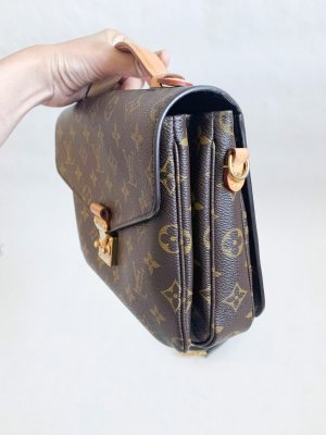 Louis Vuitton Pochette Metis Monogram Canvas
