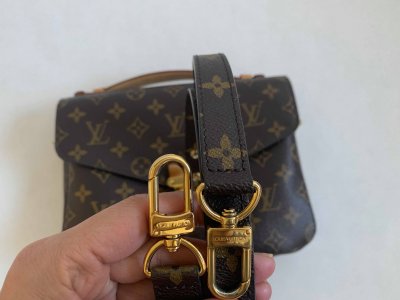 Louis Vuitton Pochette Metis Monogram Canvas