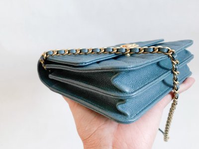 Chanel Crossbody Blue Caviar GHW