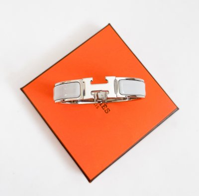 Hermès Clic Clac Bracelet in Beige Marron Glacé