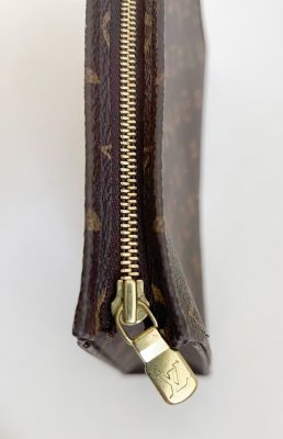 Louis Vuitton Toiletry 26