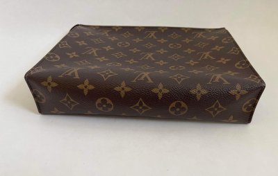 Louis Vuitton Toiletry 26