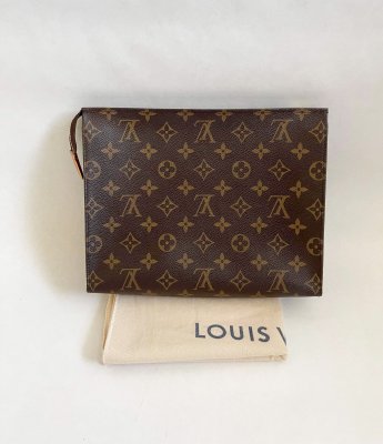 Louis Vuitton Toiletry 26