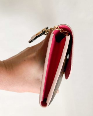 Louis Vuitton Emilie Flow Wallet