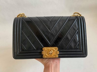 Chanel Boy Mediam 10 in Black Chevron Calf/Lamb Leather