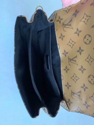 Louis Vuitton Pochette Metis
Monogram Reverse Canvas