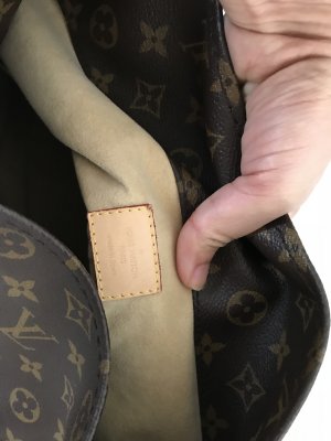 Louis Vuitton Artsy MM Monogram Canvas