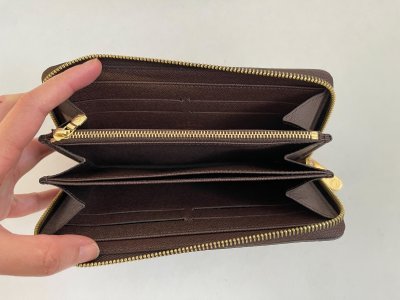 Louis Vuitton Zippy Wallet in Damier Canvas