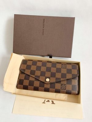 Louis Vuitton Sarah Wallet in Damier Canvas