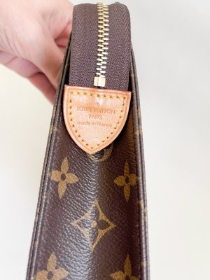 Louis Vuitton Toiletry 26