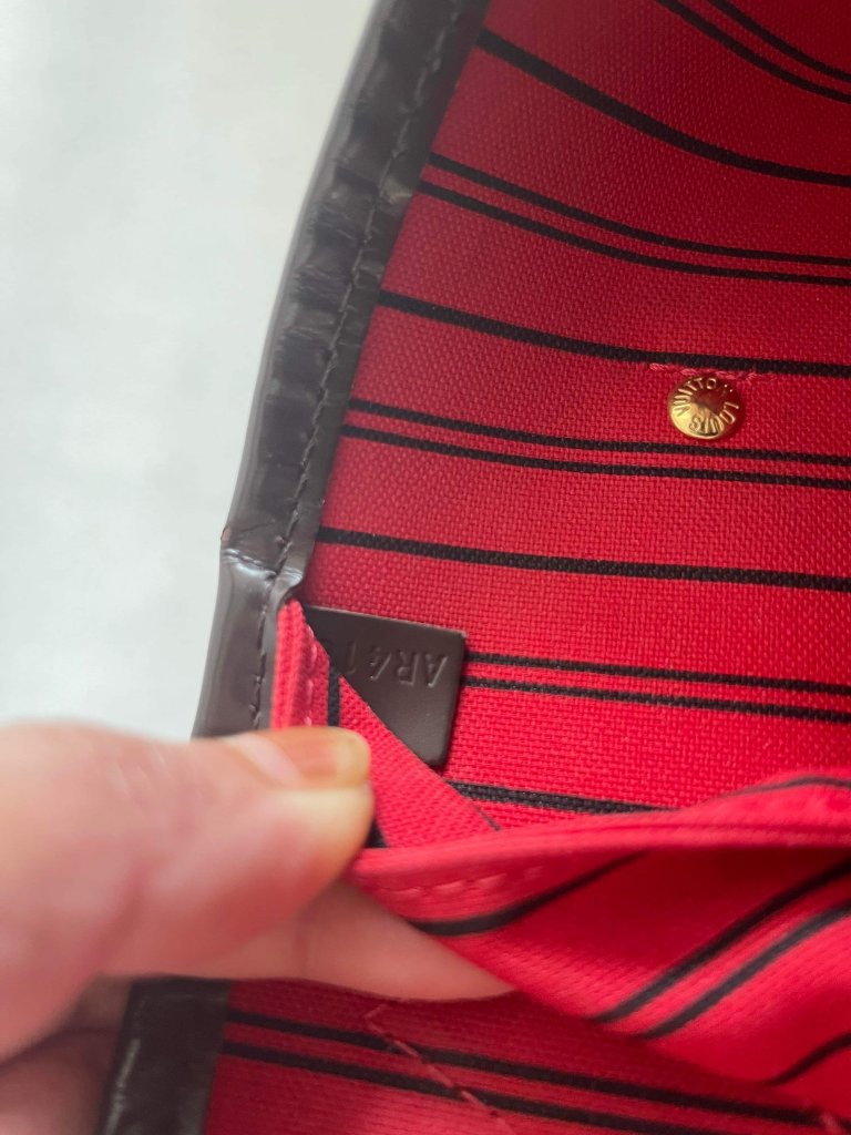 where is date code on neverfull